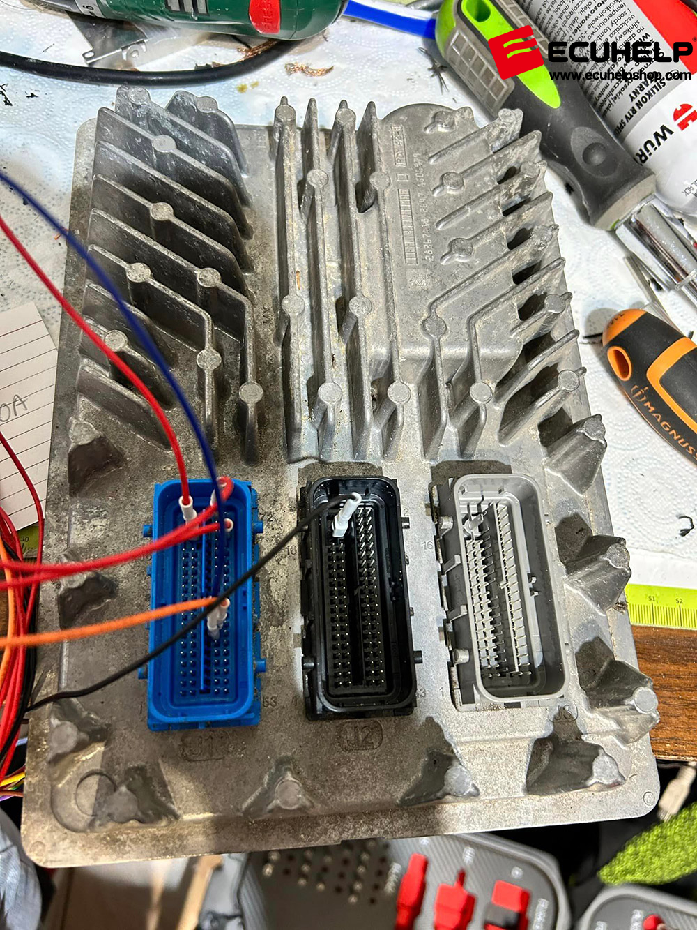 How does the KT200 II is connected to E92 pinout mode